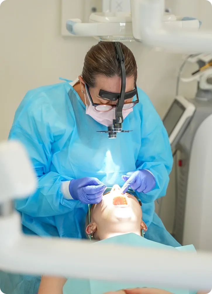 Dentist performing an emergency dental examination at VIP Dental Clinic Miranda